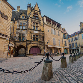images/visuel_textual/destination-populaire-sarlat-la-canéda.jpg